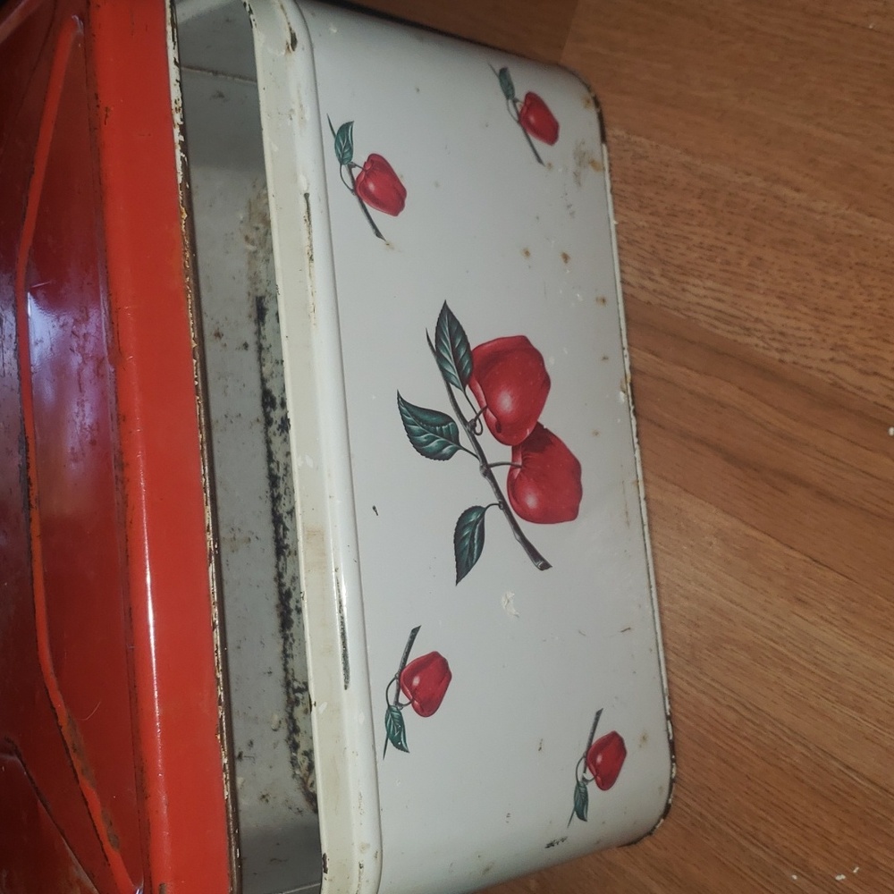 VINTAGE Decorate apple bread container/tin box holder with air holes